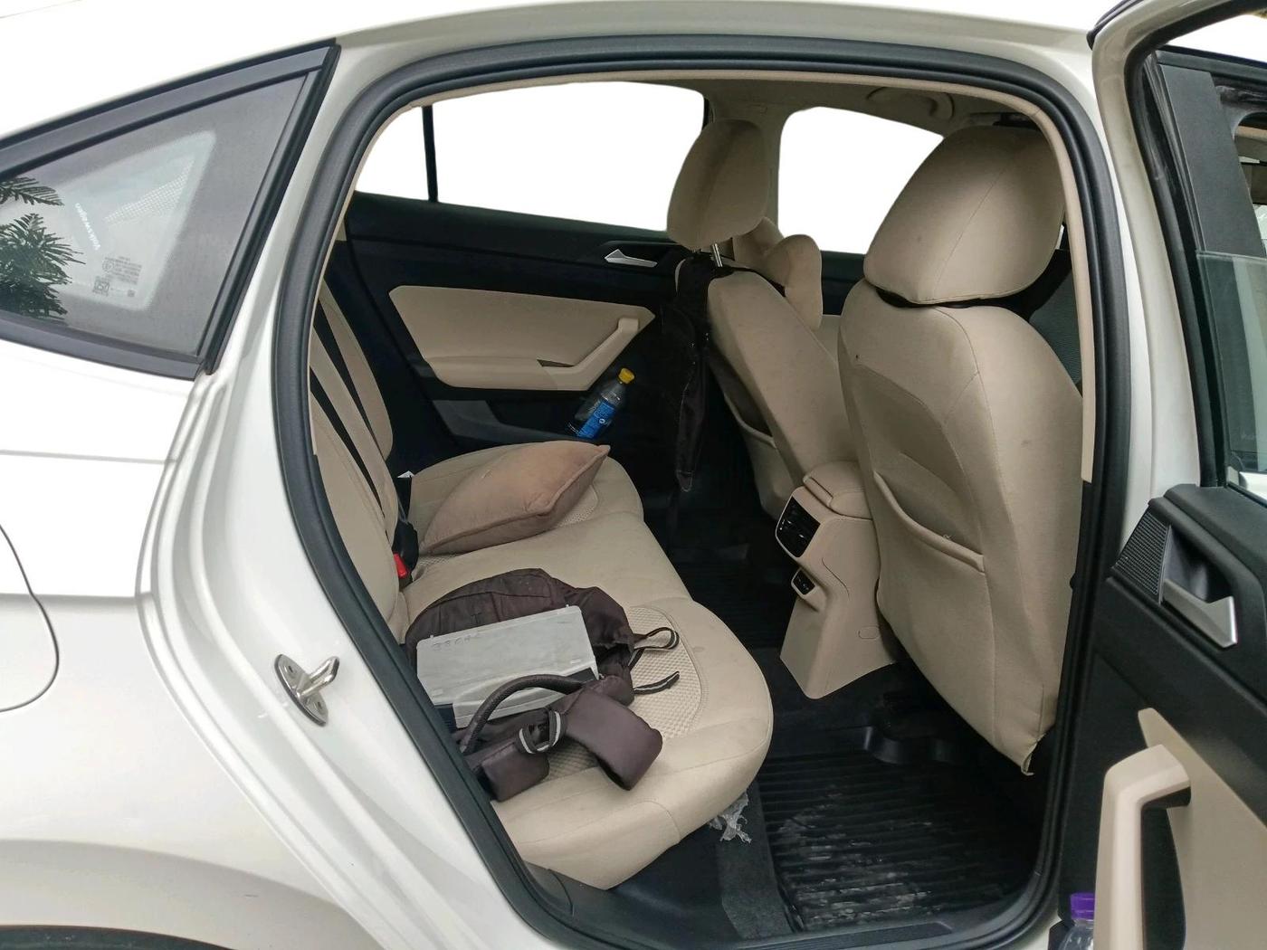 2023 Volkswagen VIRTUS HIGHLINE TSI 1.0 AT, Petrol, Automatic, 20,025 km, interior