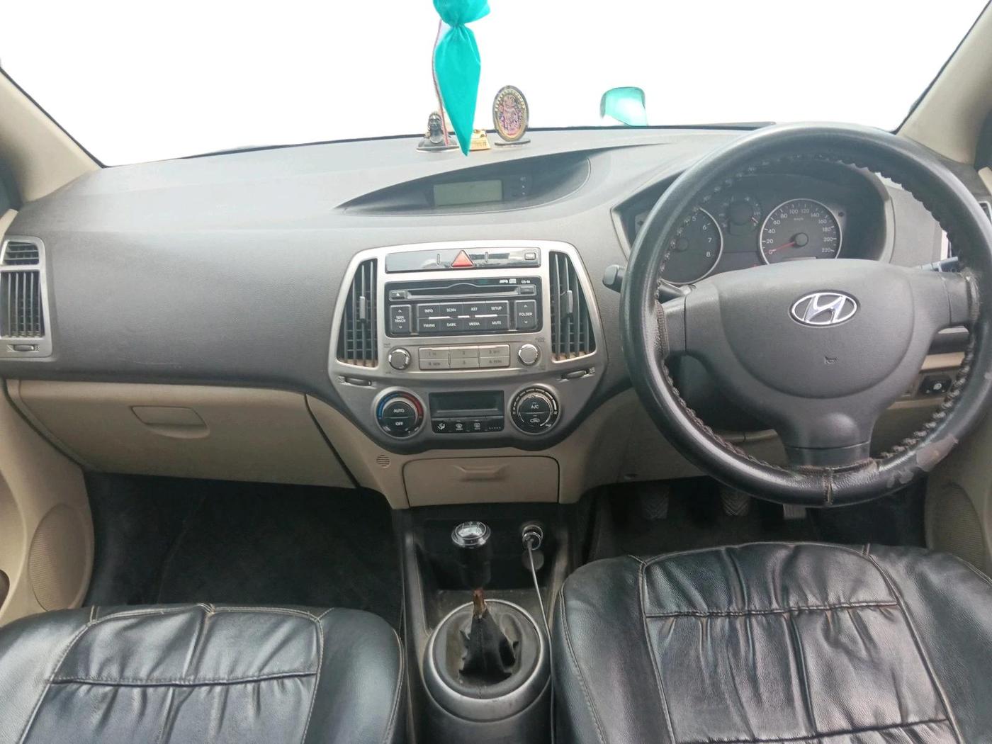 2013 Hyundai i20 MAGNA 1.2, CNG, Manual, 1,40,057 km, interior