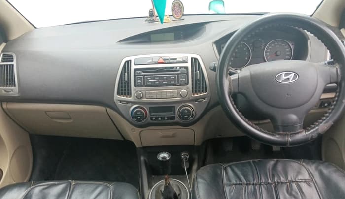 2013 Hyundai i20 MAGNA 1.2, CNG, Manual, 1,40,057 km, interior