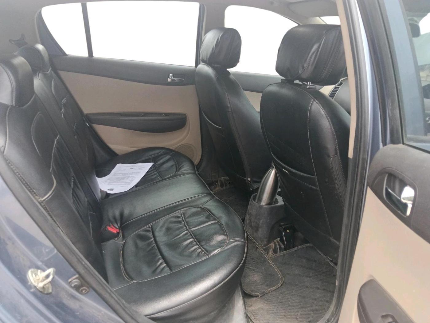 2013 Hyundai i20 MAGNA 1.2, CNG, Manual, 1,40,057 km, interior