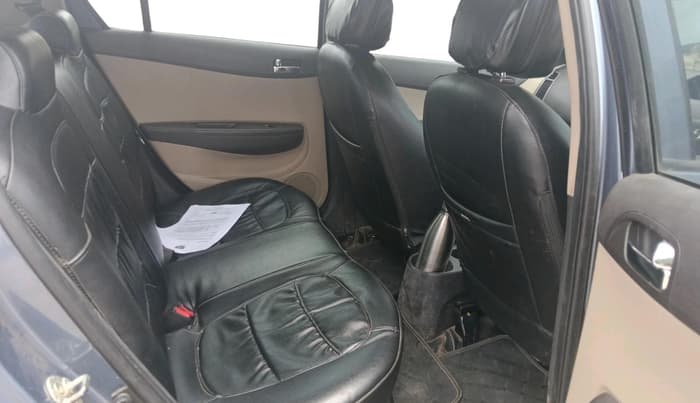2013 Hyundai i20 MAGNA 1.2, CNG, Manual, 1,40,057 km, interior