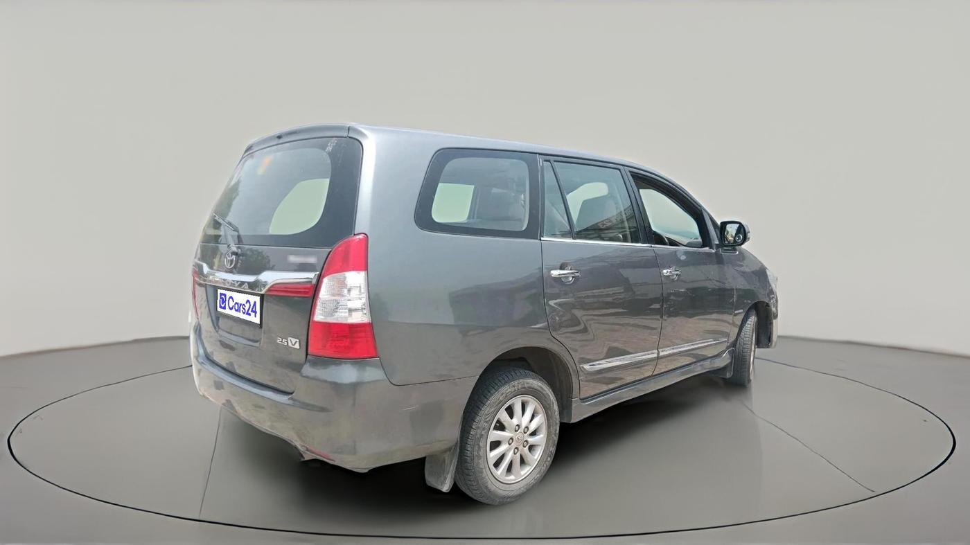 2013 Toyota Innova 2.5 VX 8 STR, Diesel, Manual, 2,87,799 km, exterior