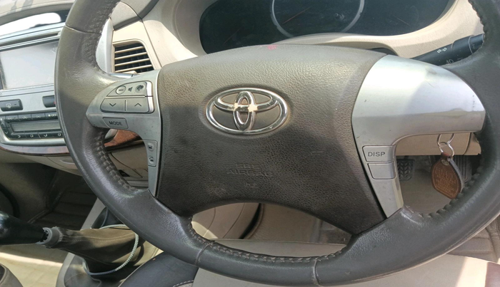 2013 Toyota Innova 2.5 VX 8 STR, Diesel, Manual, 2,87,799 km, interior