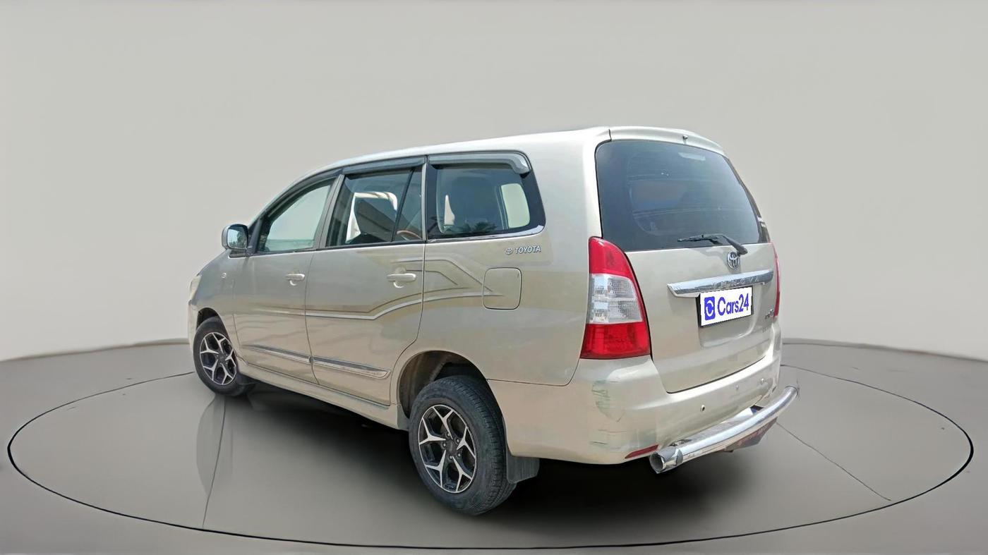 2013 Toyota Innova 2.5 GX 7 STR, Diesel, Manual, 1,87,854 km, exterior