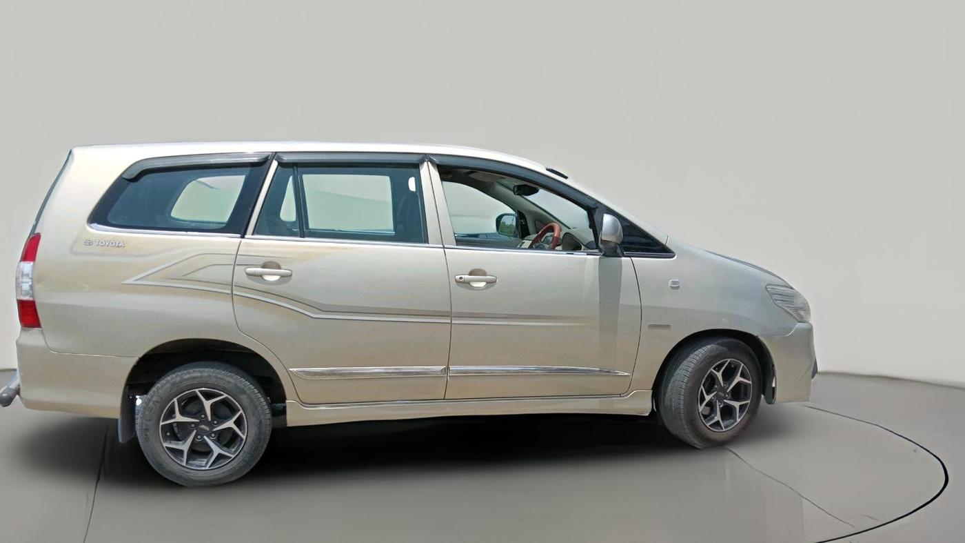 2013 Toyota Innova 2.5 GX 7 STR, Diesel, Manual, 1,87,854 km, exterior