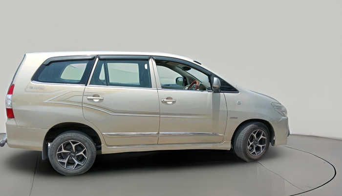2013 Toyota Innova 2.5 GX 7 STR, Diesel, Manual, 1,87,854 km, exterior