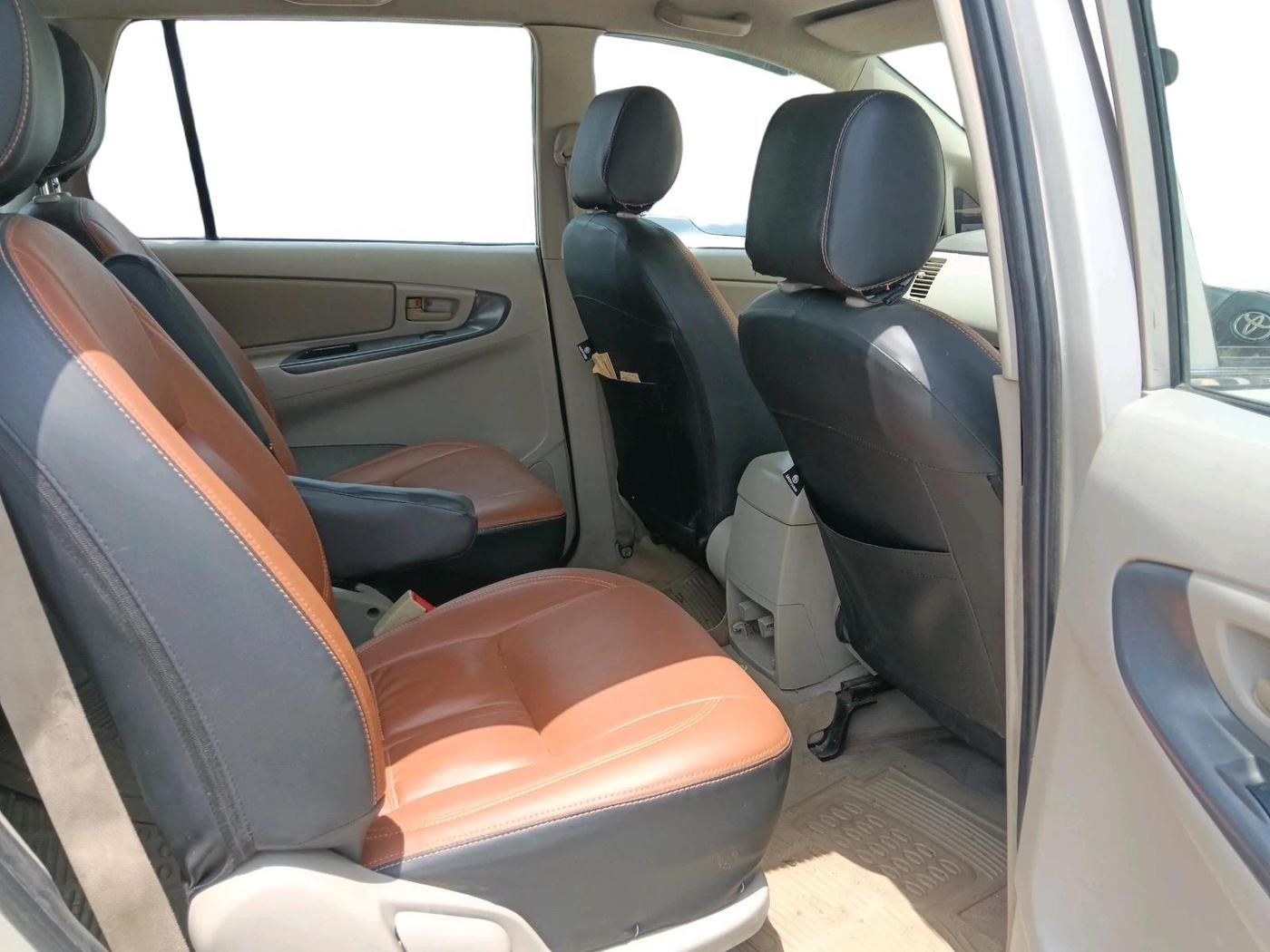 2013 Toyota Innova 2.5 GX 7 STR, Diesel, Manual, 1,87,854 km, interior