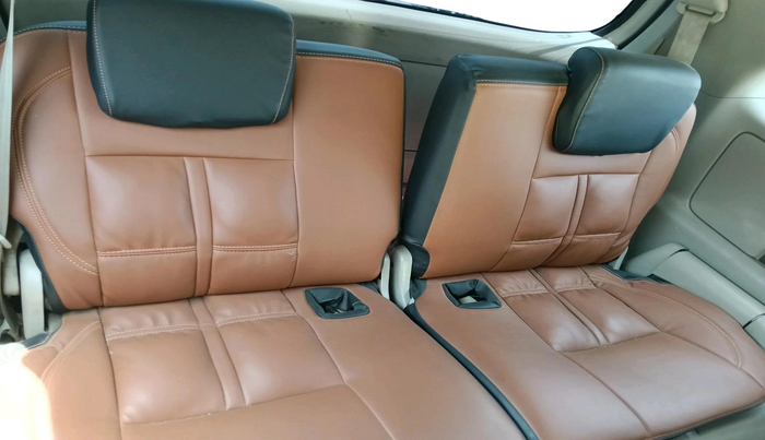 2013 Toyota Innova 2.5 GX 7 STR, Diesel, Manual, 1,87,854 km, interior