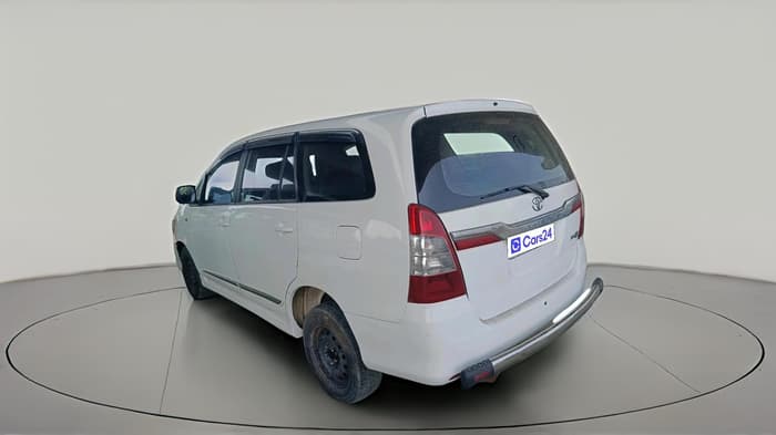 2016 Toyota Innova 2.5 GX 7 STR, Diesel, Manual, 1,11,269 km, exterior
