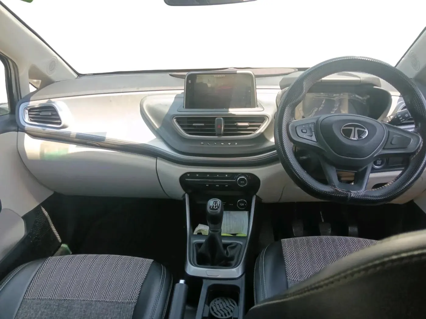 2024 Tata ALTROZ XZ CNG, CNG, Manual, 42,000 km, interior