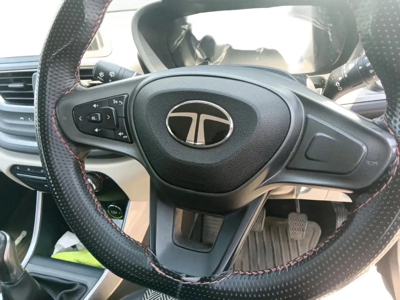 2024 Tata ALTROZ XZ CNG, CNG, Manual, 42,000 km, interior