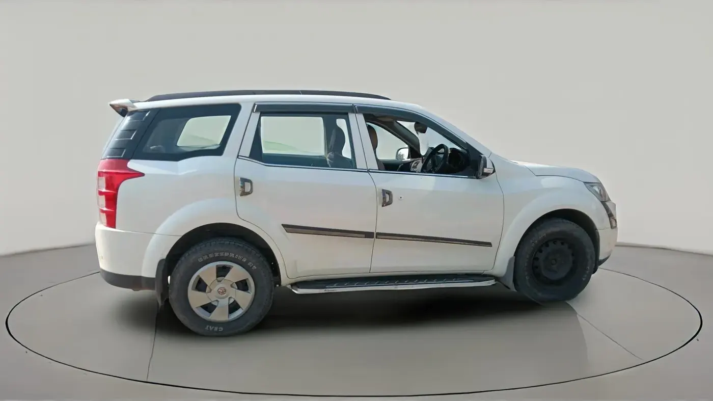 2016 Mahindra XUV500 W4, Diesel, Manual, 99,939 km, exterior