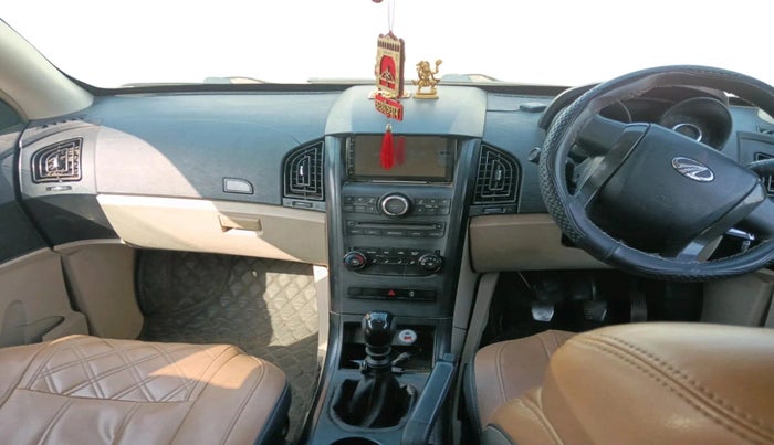 2016 Mahindra XUV500 W4, Diesel, Manual, 99,939 km, interior