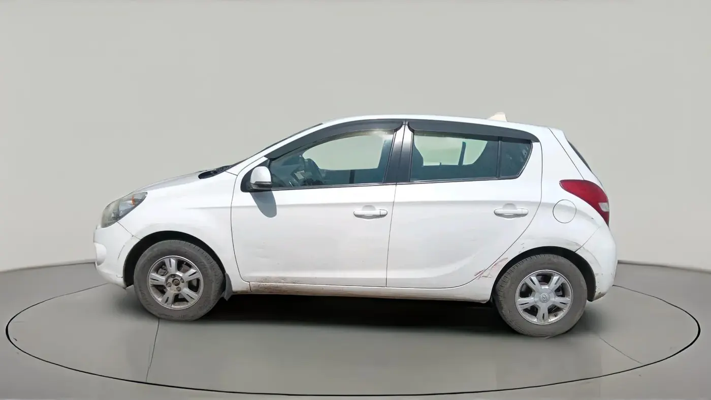 2011 Hyundai i20 ASTA 1.4 AT, CNG, Automatic, 84,639 km, exterior