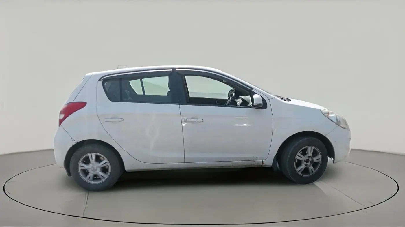 2011 Hyundai i20 ASTA 1.4 AT, CNG, Automatic, 84,639 km, exterior