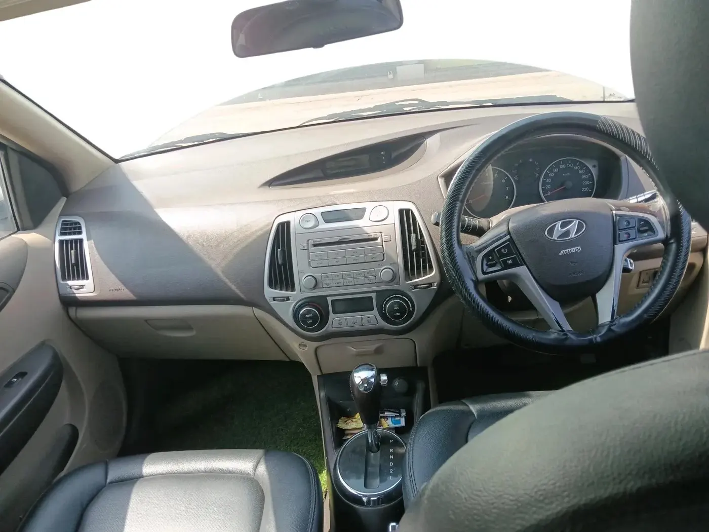 2011 Hyundai i20 ASTA 1.4 AT, CNG, Automatic, 84,639 km, interior