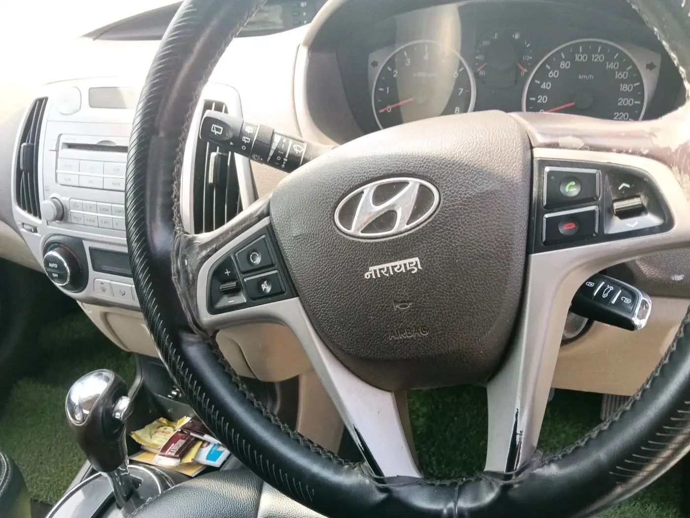 2011 Hyundai i20 ASTA 1.4 AT, CNG, Automatic, 84,639 km, interior