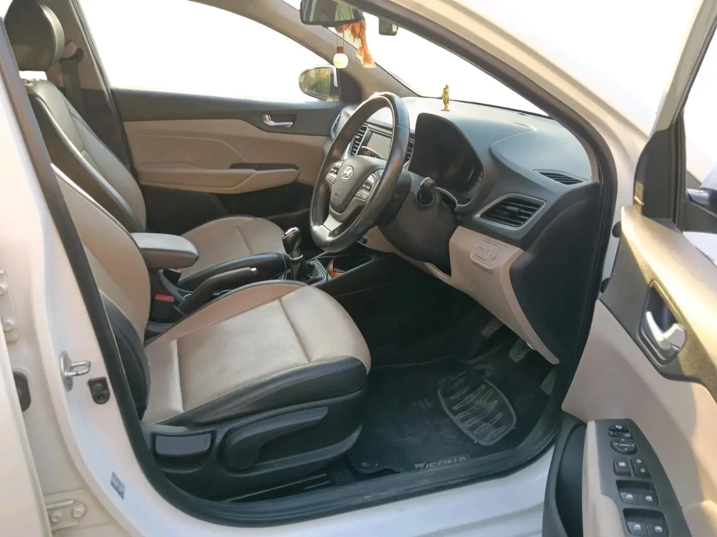 2017 Hyundai Verna 1.6 VTVT SX O, Petrol, Manual, 74,165 km, interior