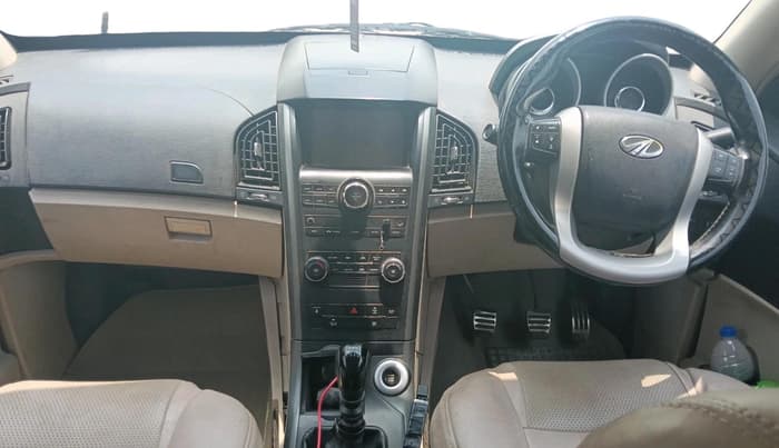 2016 Mahindra XUV500 W10, Diesel, Manual, 1,35,097 km, interior