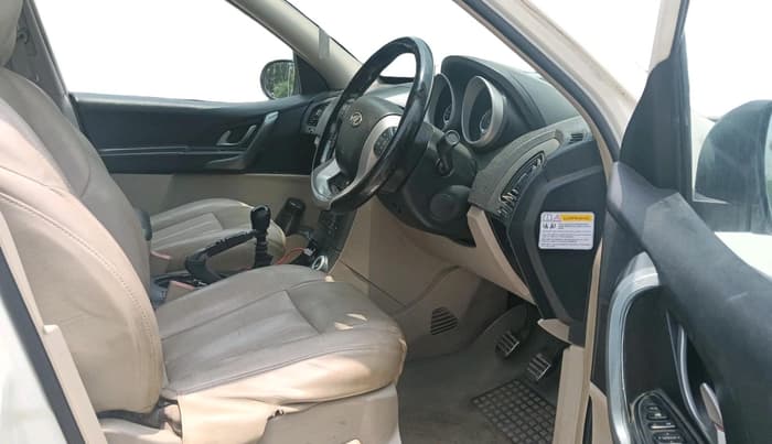 2016 Mahindra XUV500 W10, Diesel, Manual, 1,35,097 km, interior