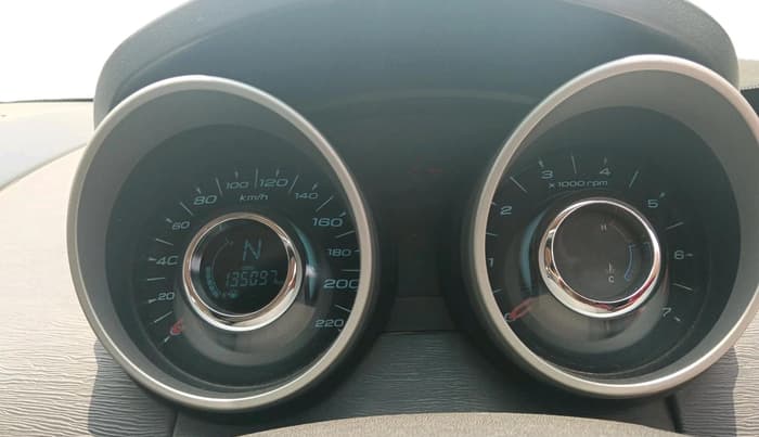 2016 Mahindra XUV500 W10, Diesel, Manual, 1,35,097 km, interior