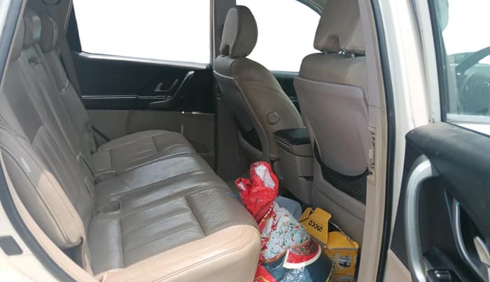 2016 Mahindra XUV500 W10, Diesel, Manual, 1,35,097 km, interior