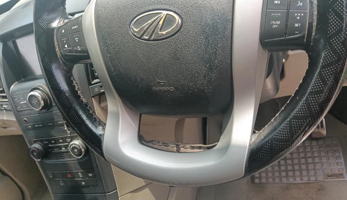 2016 Mahindra XUV500 W10, Diesel, Manual, 1,35,097 km, interior