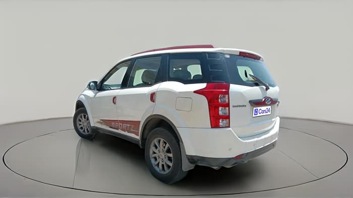 2017 Mahindra XUV500 W10, Diesel, Manual, 1,75,580 km, exterior
