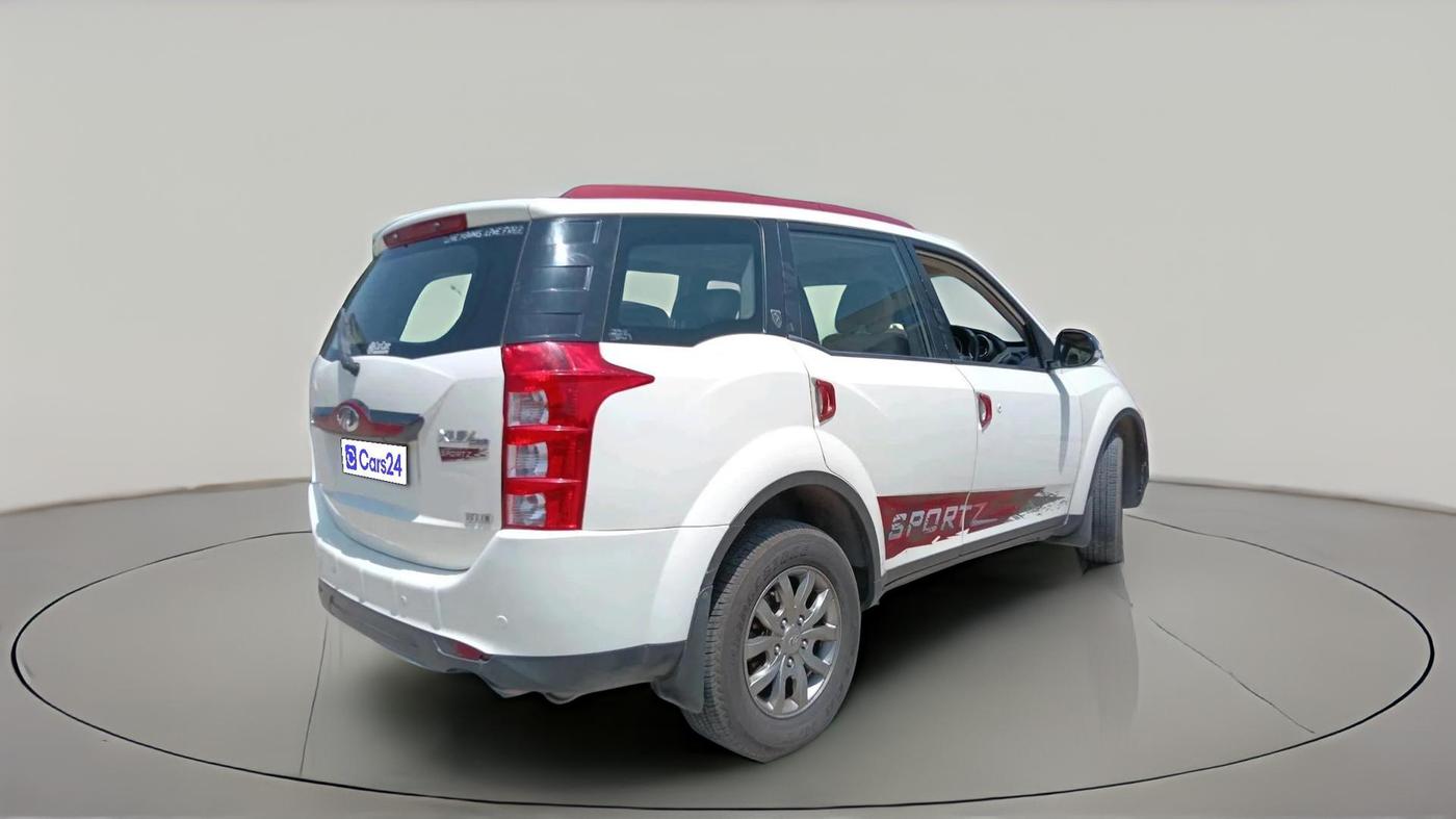 2017 Mahindra XUV500 W10, Diesel, Manual, 1,75,580 km, exterior