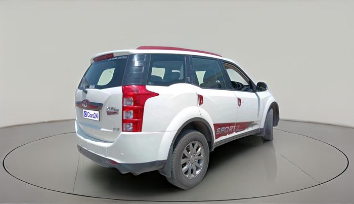 2017 Mahindra XUV500 W10, Diesel, Manual, 1,75,580 km, exterior