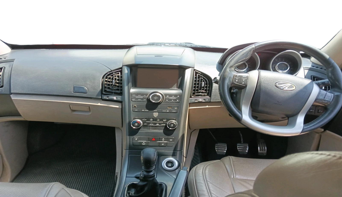 2017 Mahindra XUV500 W10, Diesel, Manual, 1,75,580 km, interior