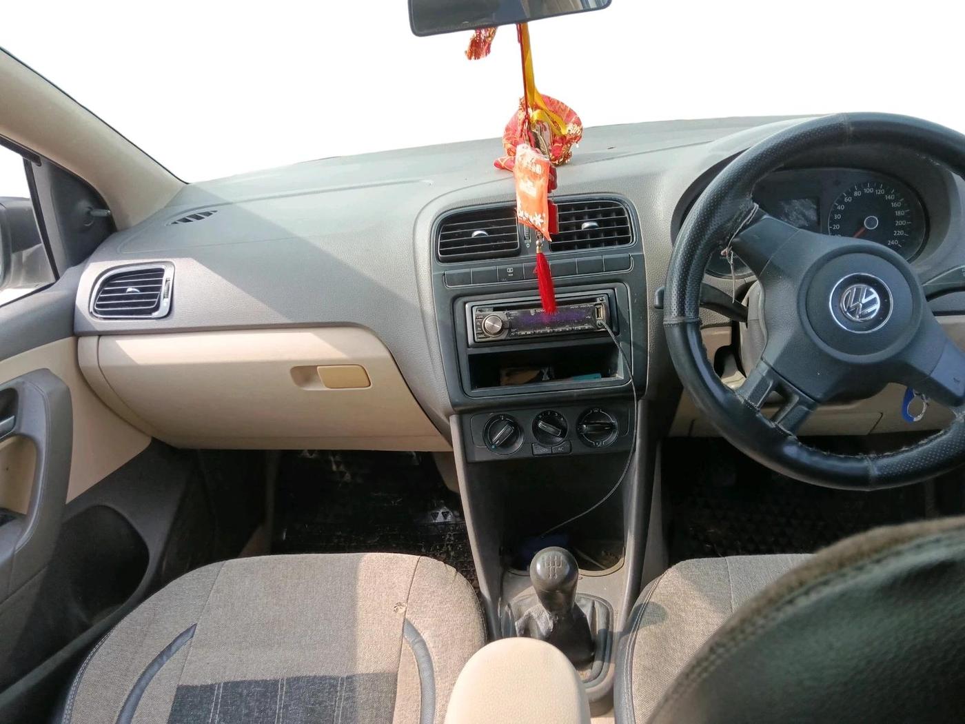 2013 Volkswagen Vento HIGHLINE DIESEL 1.6, Diesel, Manual, 1,34,891 km, interior