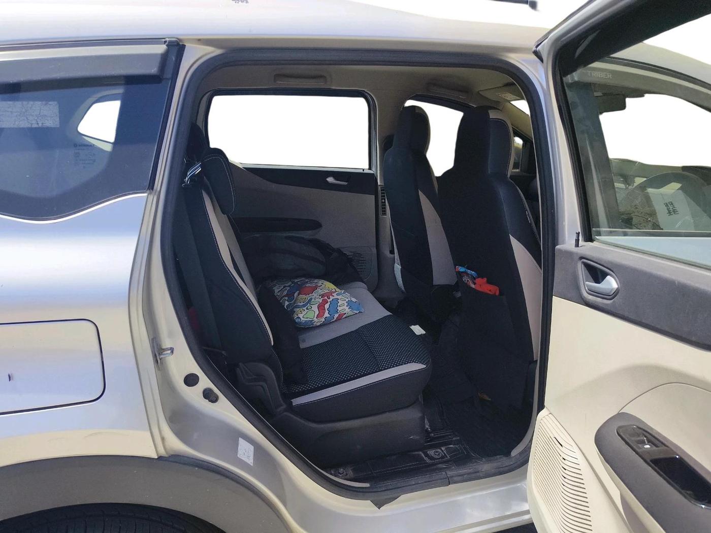 2020 Renault TRIBER RXZ AMT, Petrol, Automatic, 56,250 km, interior
