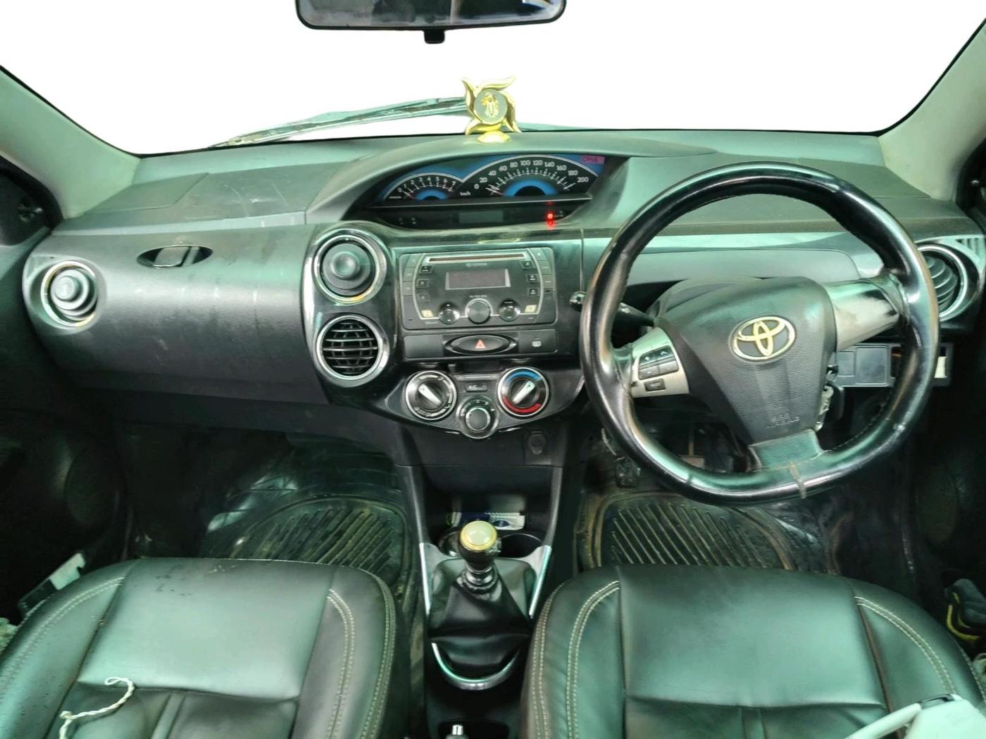 2014 Toyota Etios CROSS 1.4 VD, Diesel, Manual, 1,59,772 km, interior