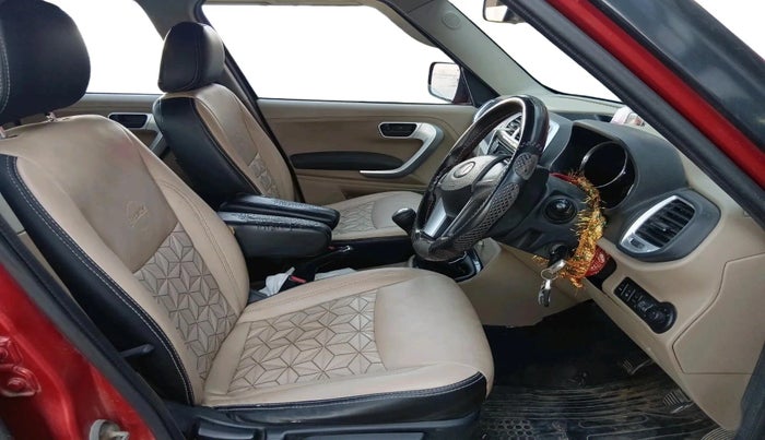 2018 Mahindra TUV300 T10, Diesel, Manual, 1,27,663 km, interior