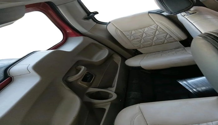 2018 Mahindra TUV300 T10, Diesel, Manual, 1,27,663 km, interior