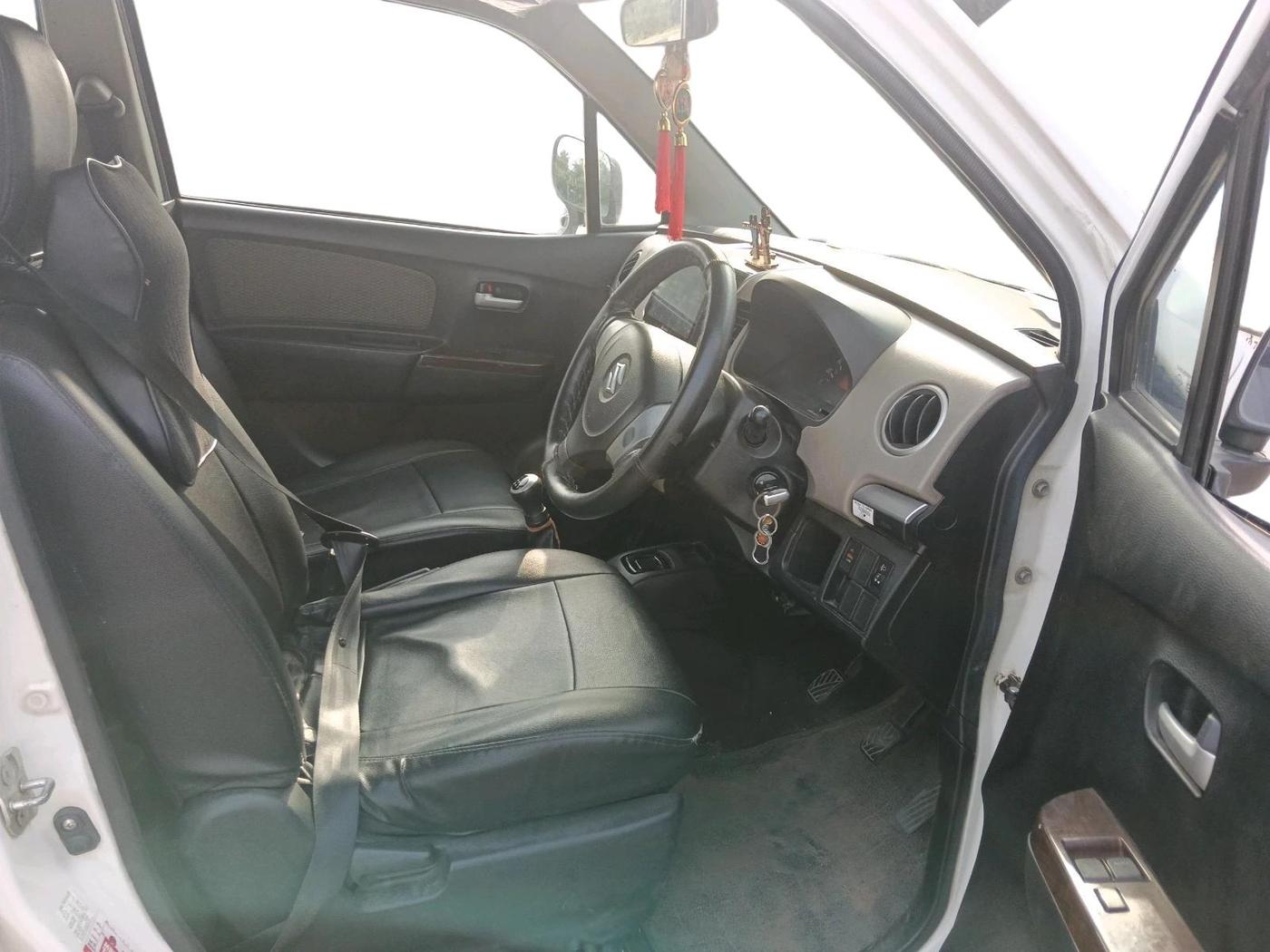 2014 Maruti Wagon R 1.0 LXI, Petrol, Manual, 1,22,228 km, interior