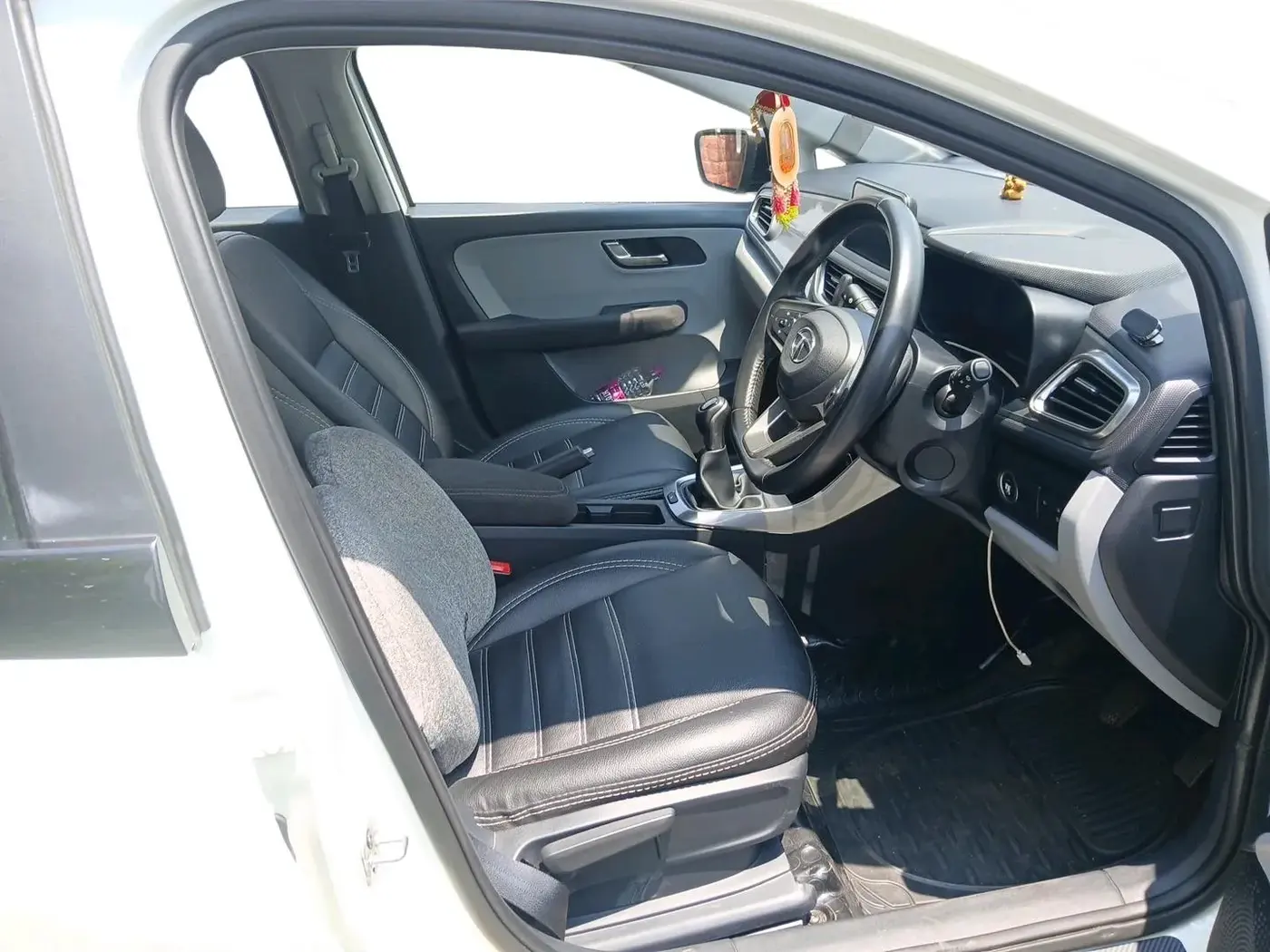 2020 Tata ALTROZ XZ PETROL, Petrol, Manual, 39,121 km, interior