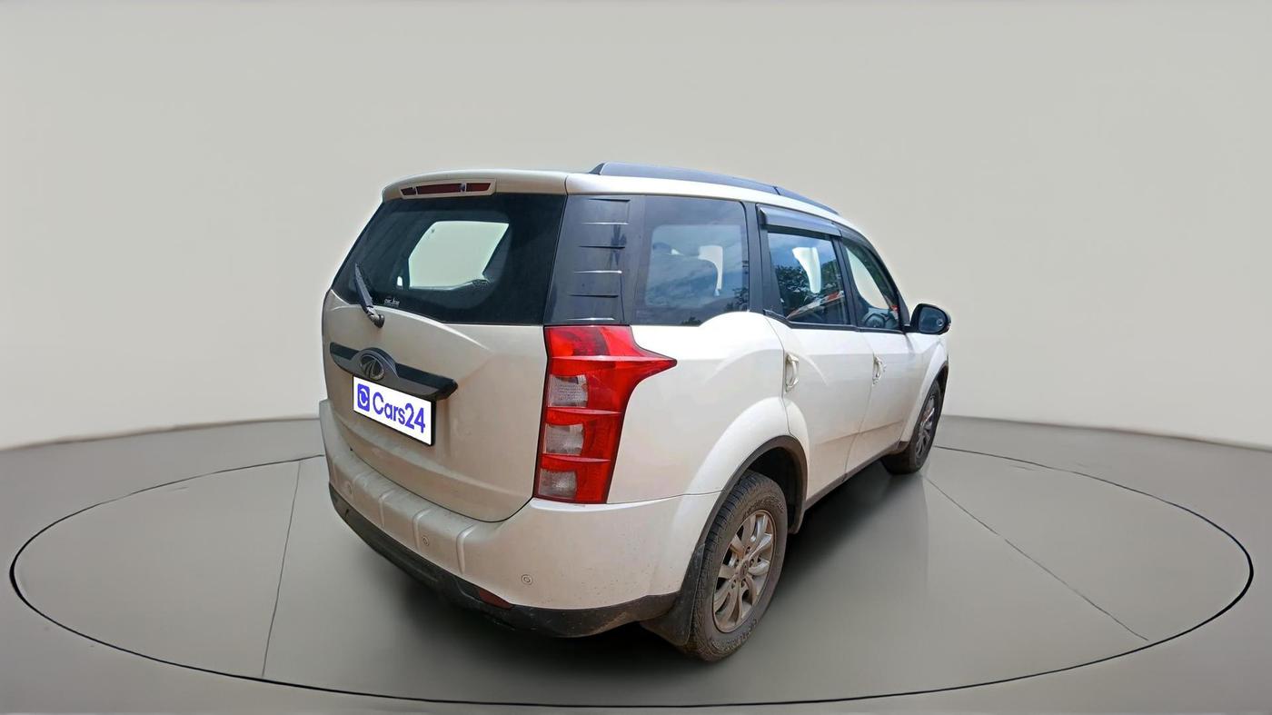 2017 Mahindra XUV500 W9, Diesel, Manual, 1,79,541 km, exterior