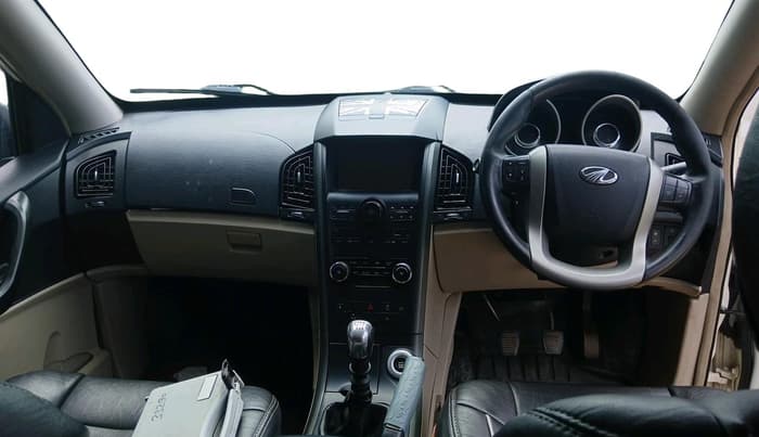 2017 Mahindra XUV500 W9, Diesel, Manual, 1,79,541 km, interior