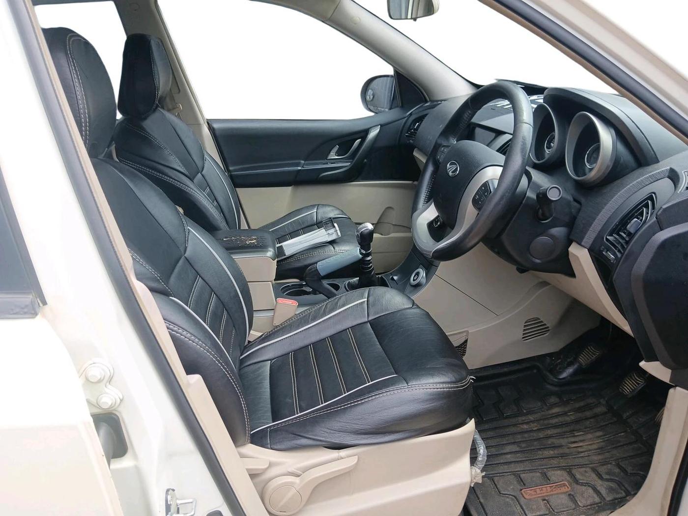 2017 Mahindra XUV500 W9, Diesel, Manual, 1,79,541 km, interior