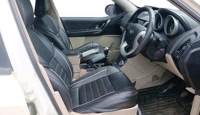2017 Mahindra XUV500 W9, Diesel, Manual, 1,79,541 km, interior