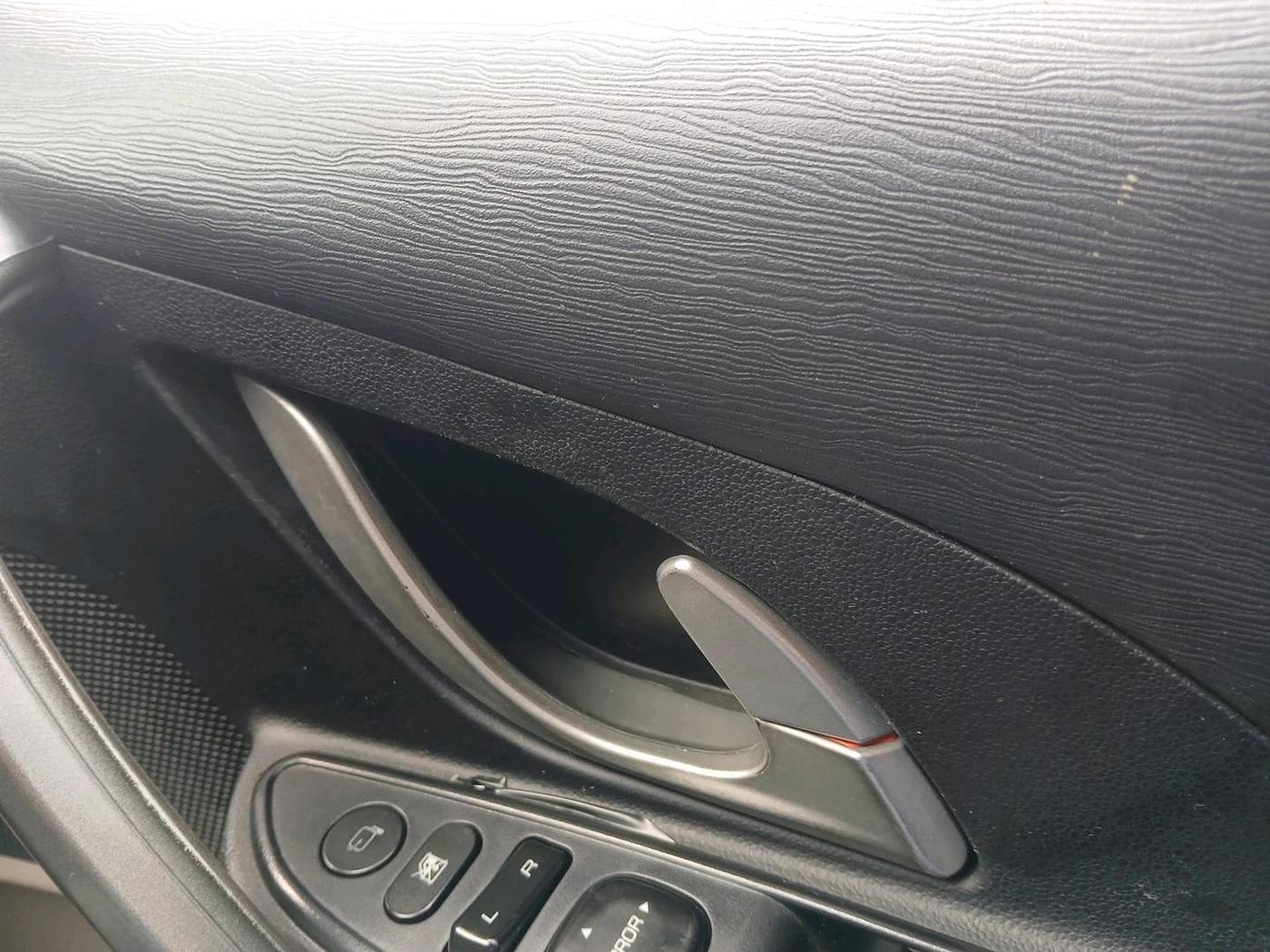 2017 Mahindra XUV500 W9, Diesel, Manual, 1,79,541 km, interior
