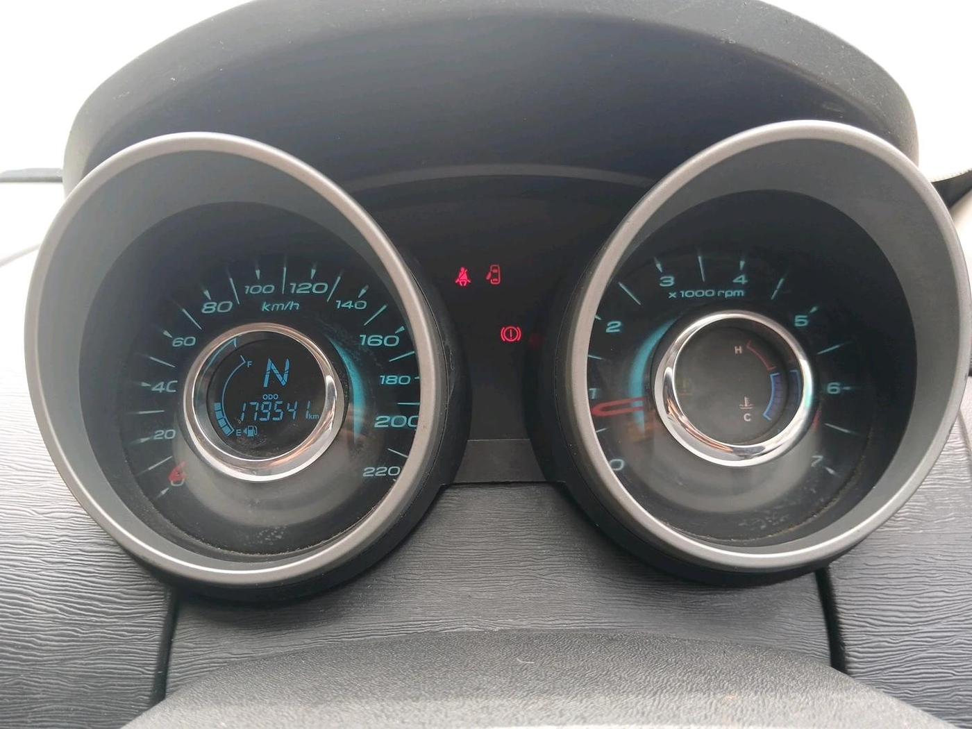 2017 Mahindra XUV500 W9, Diesel, Manual, 1,79,541 km, interior