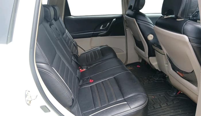 2017 Mahindra XUV500 W9, Diesel, Manual, 1,79,541 km, interior