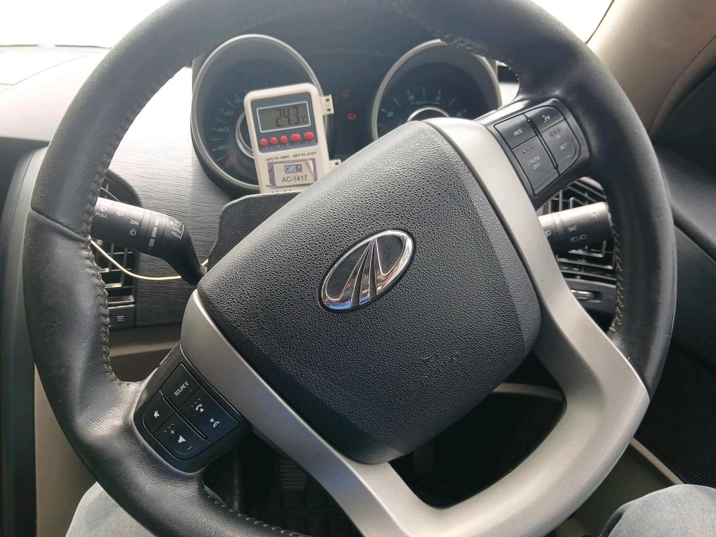 2017 Mahindra XUV500 W9, Diesel, Manual, 1,79,541 km, interior