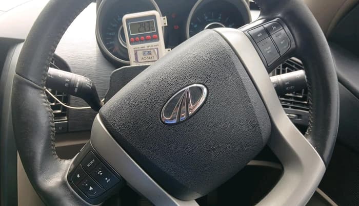 2017 Mahindra XUV500 W9, Diesel, Manual, 1,79,541 km, interior