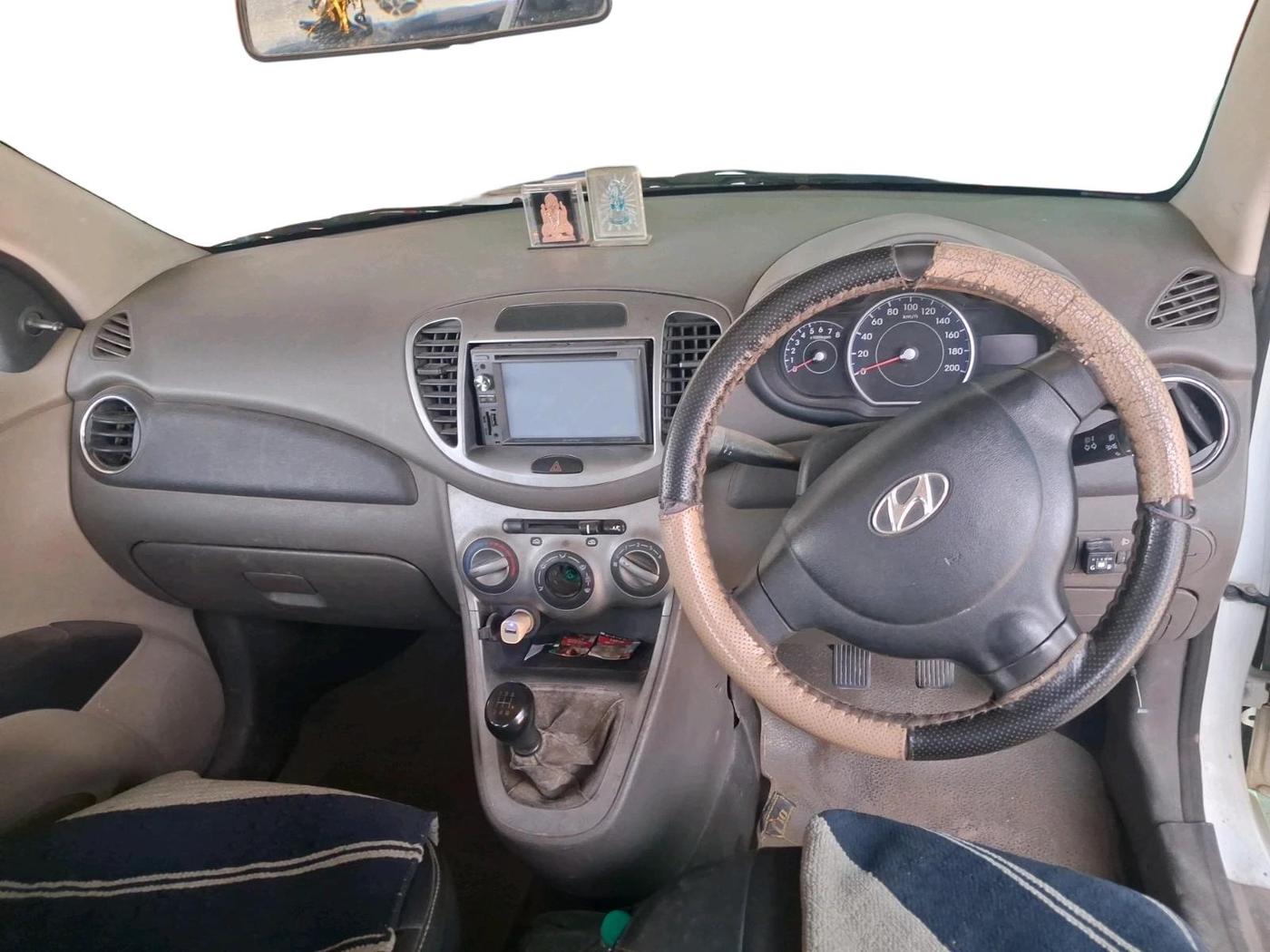 2011 Hyundai i10 MAGNA 1.1, CNG, Manual, 1,72,364 km, interior