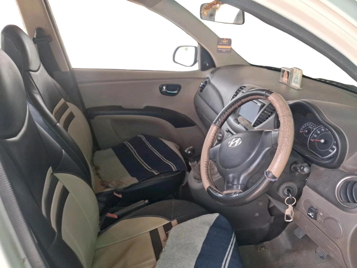 2011 Hyundai i10 MAGNA 1.1, CNG, Manual, 1,72,364 km, interior