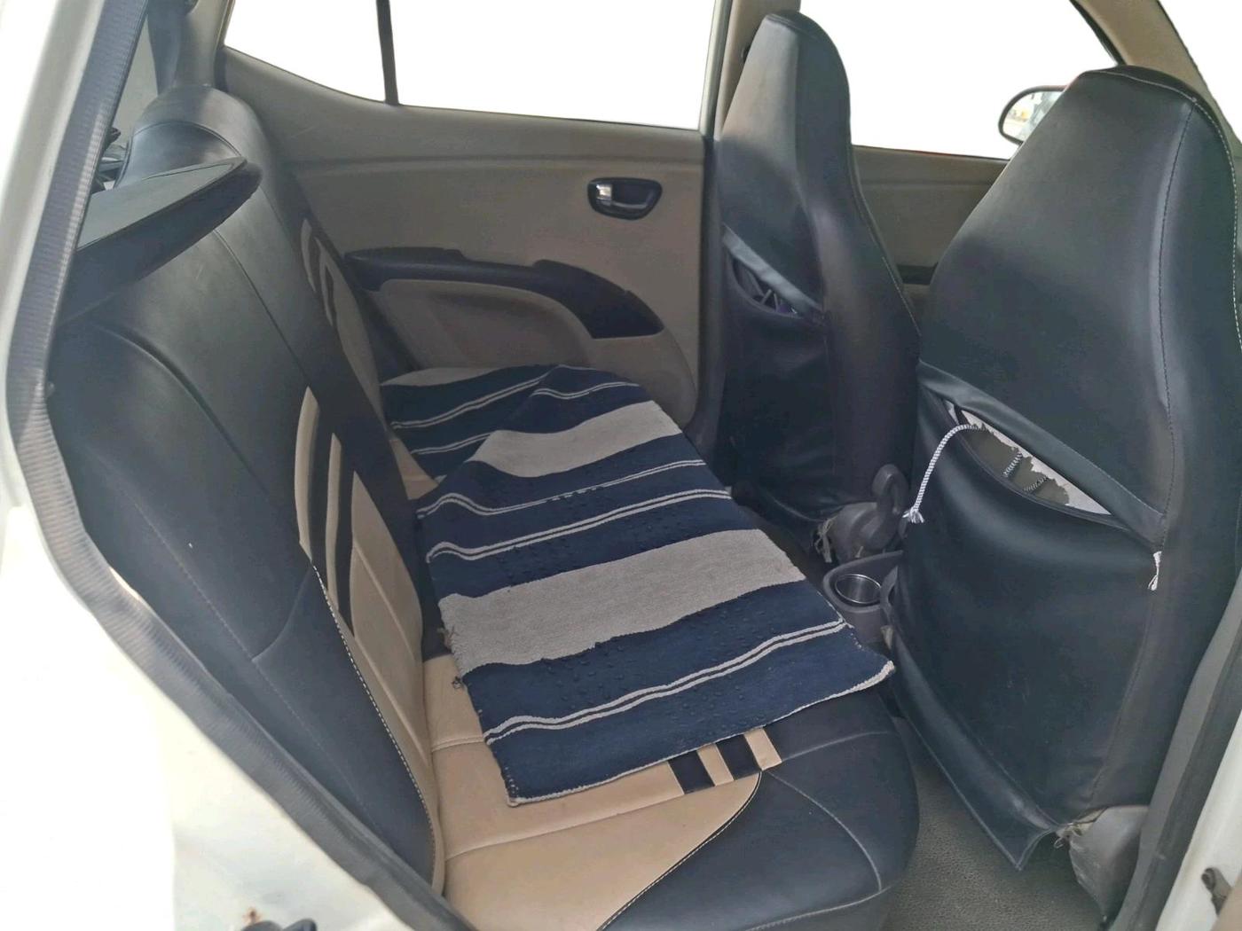 2011 Hyundai i10 MAGNA 1.1, CNG, Manual, 1,72,364 km, interior